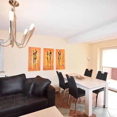 Modern Apartment In Kroepelin With Garden Bilik gambar