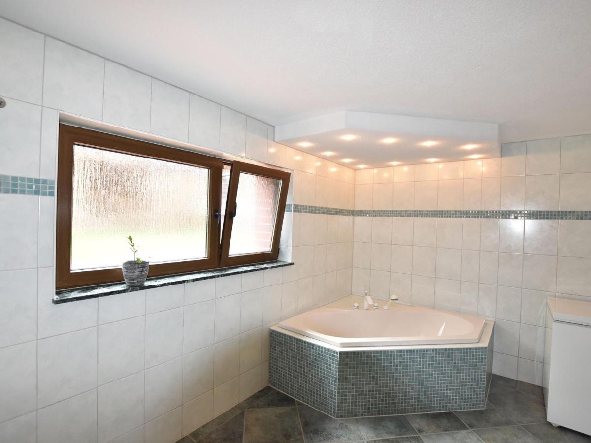 Modern Apartment In Kroepelin With Garden Bilik gambar